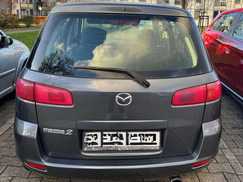 Grau Gebraucht 2005 Mazda 2 Limousine | 1.850 € (Fairer Preis) - Bild 1/4