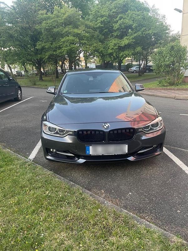 Grau Gebraucht 2012 BMW 328 Sport Line Limousine | 13.500 € (Fairer Preis) - Bild 1/4