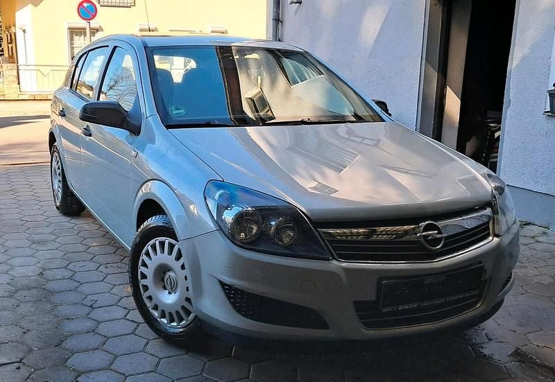 Second-hand Opel Astra 90 CP (66 kW) 2009 Argintiu Hatchback