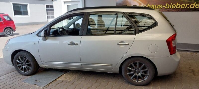 Gebraucht Kia Carens EX 144 PS (105 kW) 2009 Fine silver Van / Kleinbus