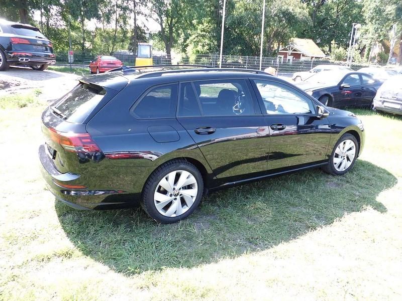 Gebraucht VW Golf VIII Life 150 PS (110 kW) 2021 Deep black Kombi