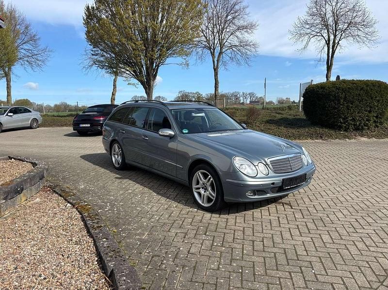 Second-hand Mercedes E200 163 CP (119 kW) 2006 Gri Break