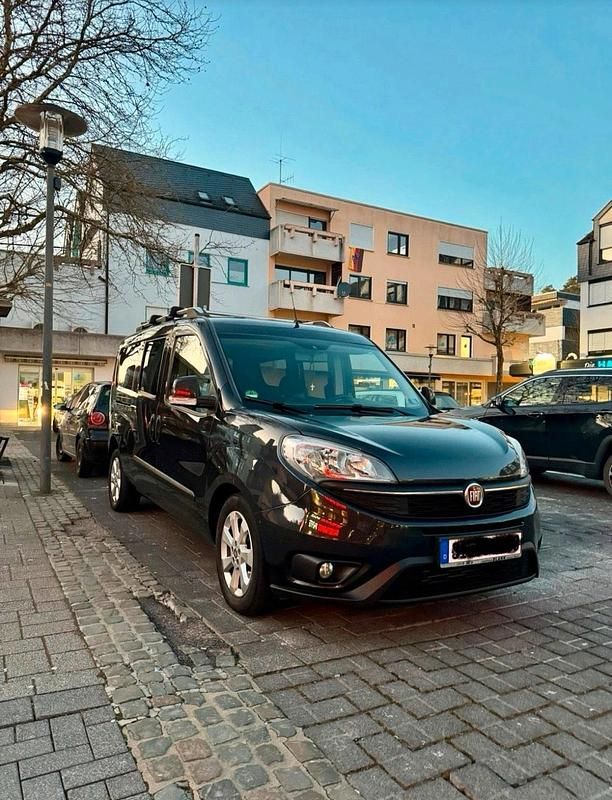 Schwarz Gebraucht 2016 Fiat Doblò Van / Kleinbus | 8.000 € (Fairer Preis) - Bild 1/4