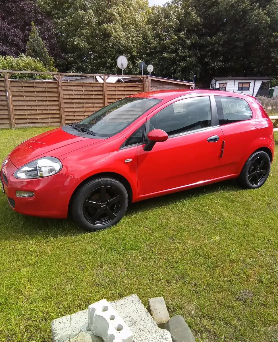 Gebraucht Fiat Punto 64 PS (47 kW) 2015 Rot Kleinwagen