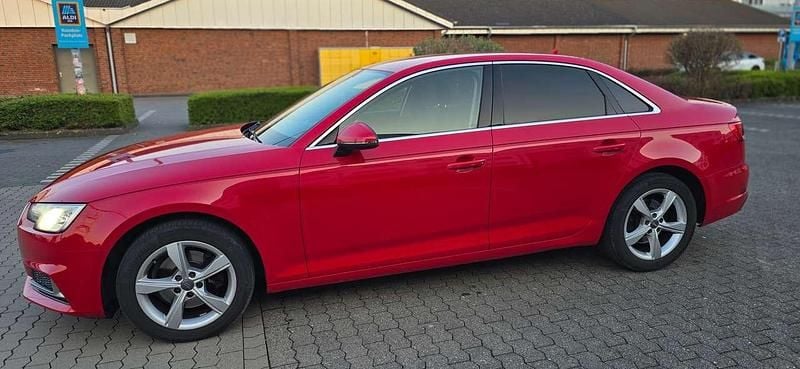 Gebraucht Audi A4 Comfort 190 PS (139 kW) 2019 Blau Limousine