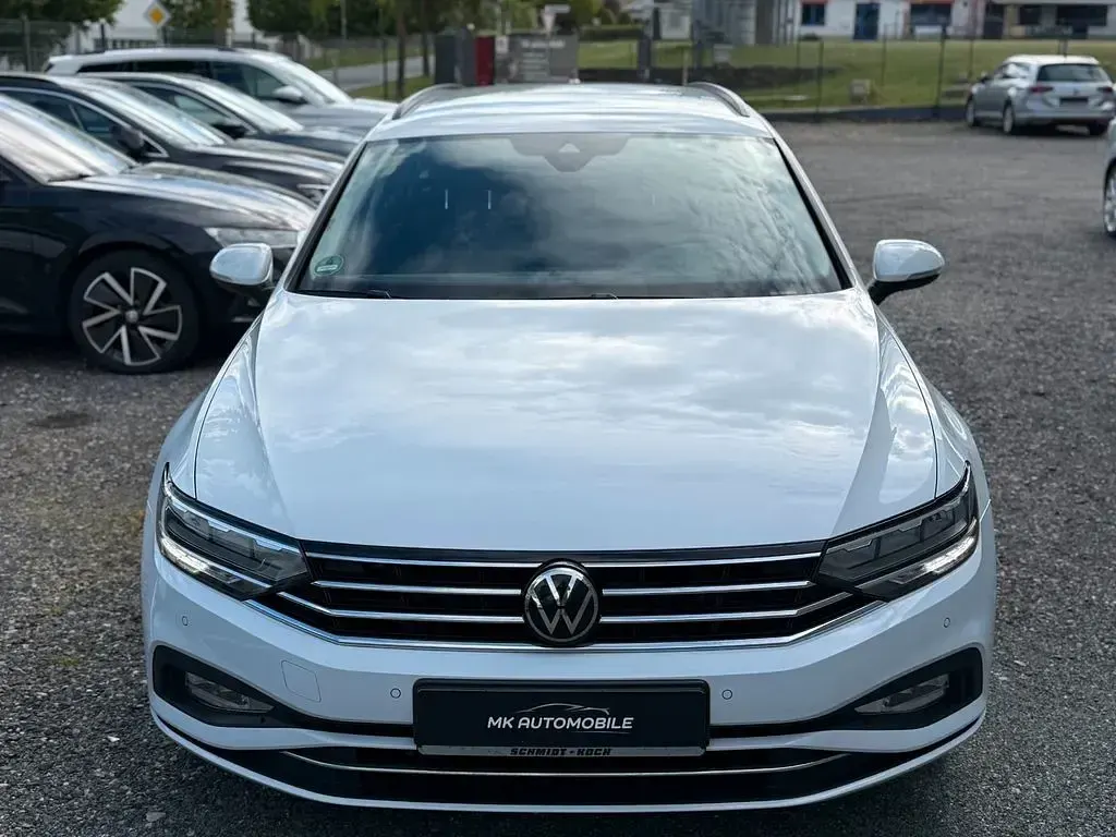 Gebraucht VW Passat 150 PS (110 kW) 2023 Weiß Kombi