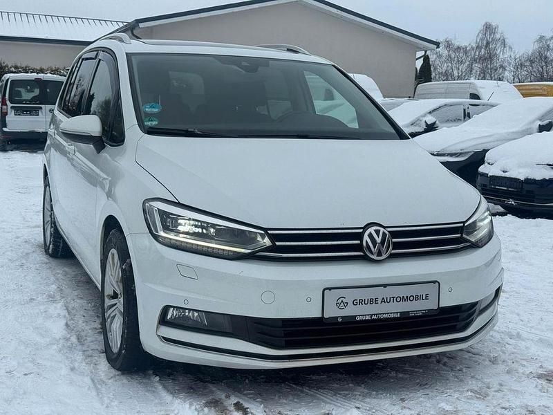 Weiß Gebraucht 2018 VW Touran Sound Van / Kleinbus | 11.990 € (Guter Preis) - Bild 1/4