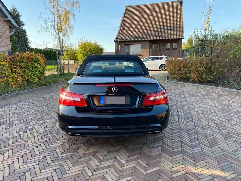 Gebraucht Mercedes E500 Avantgarde 387 PS (284 kW) 2011 Schwarz Cabrio