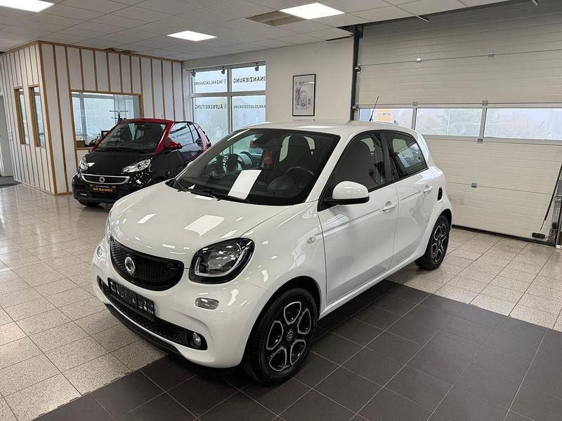 Weiß Gebraucht 2017 Smart ForFour Limousine | 11.999 € (Fairer Preis) - Bild 1/4