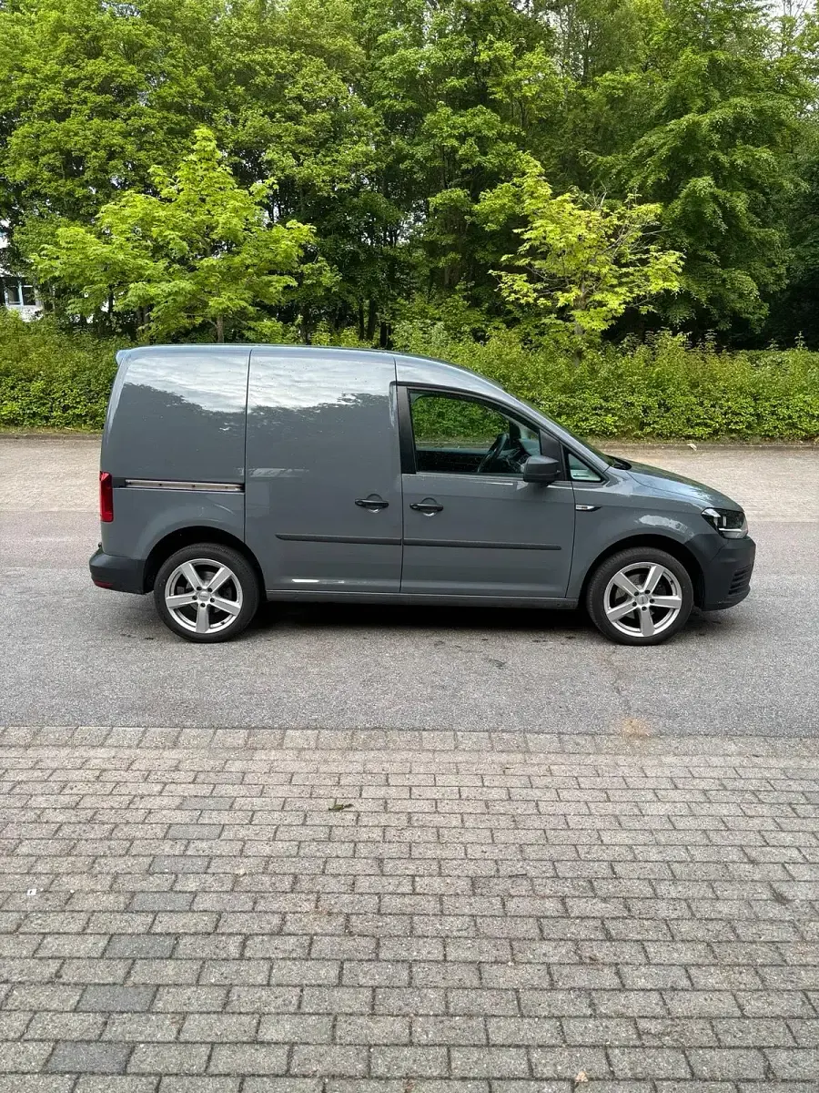 Gebraucht VW Caddy 102 PS (75 kW) 2020 Grau Van / Kleinbus