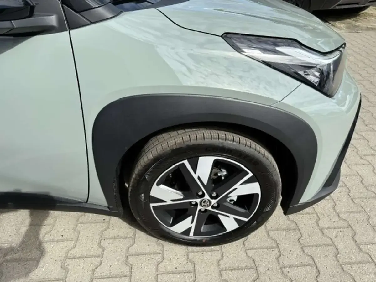Neu Toyota Aygo X 117 PS (86 kW) 2026 Urban khaki/black SUV