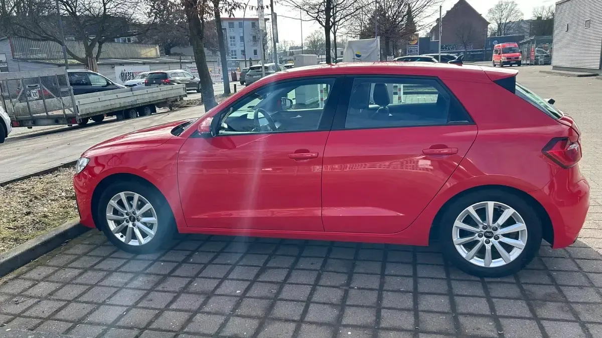 Gebraucht Audi A1 Ambiente 95 PS (69 kW) 2022 Rot SUV