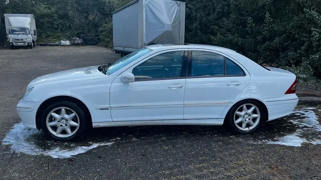 Gebraucht Mercedes C320 Avantgarde 218 PS (160 kW) 2000 Weiß Limousine