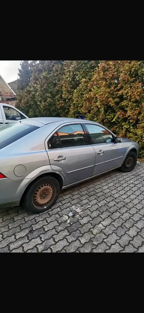 Gebraucht Ford Mondeo 125 PS (91 kW) 2003 Grau Limousine