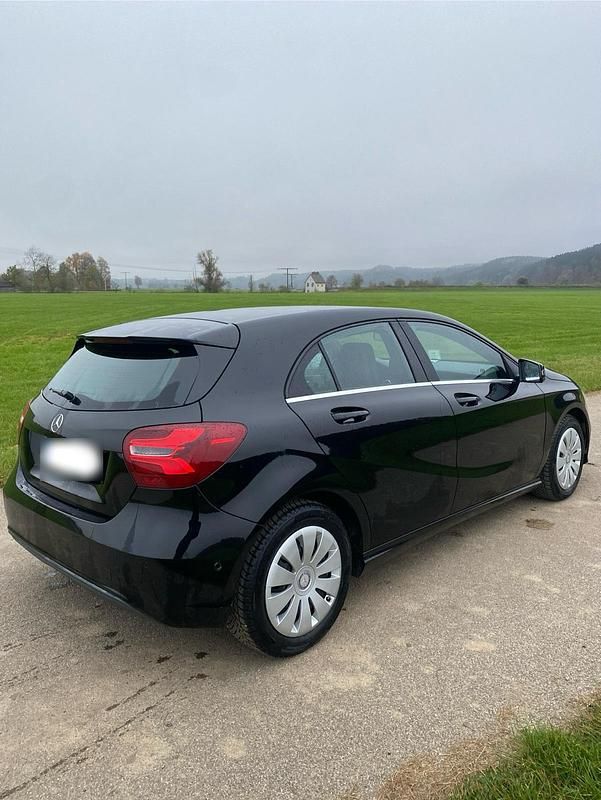 Gebraucht Mercedes A200 156 PS (114 kW) 2016 Schwarz Limousine