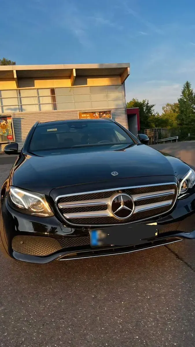 Gebraucht Mercedes E350 AMG line 258 PS (189 kW) 2018 Schwarz Limousine