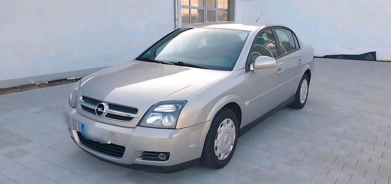 Grau Gebraucht 2005 Opel Vectra Limousine | 900 € (Superpreis) - Bild 1/4