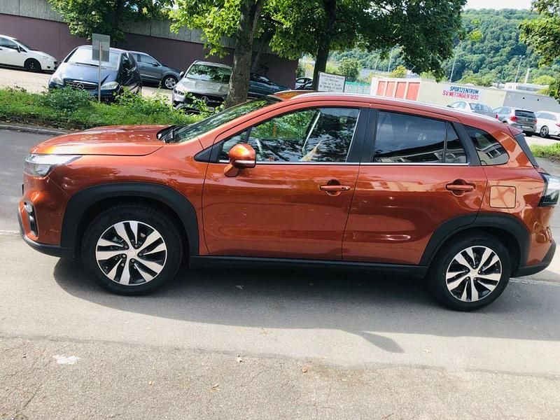 Braun Gebraucht 2024 Suzuki SX4 S-Cross Comfort+ SUV | 22.000 € (Superpreis) - Bild 1/3