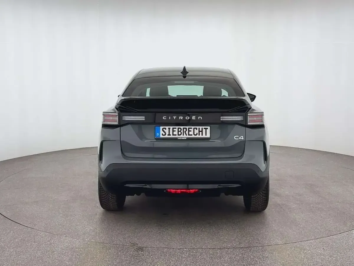 Neu Citroën C4 145 PS (106 kW) 2026 Grün SUV