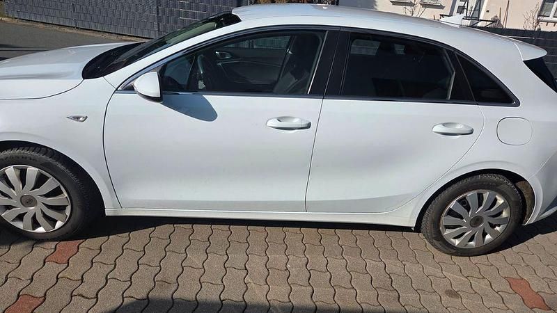 Gebraucht Kia Ceed Vision 120 PS (88 kW) 2022 Weiß Kleinwagen