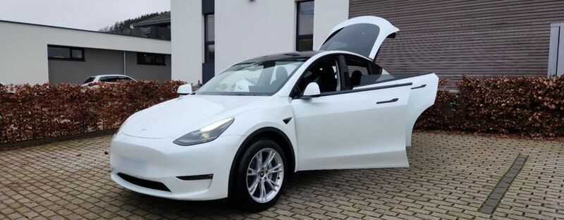 Weiß Gebraucht 2024 Tesla Model Y Long Range SUV | 43.000 € (Fairer Preis) - Bild 1/4