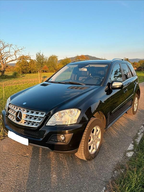 Schwarz Gebraucht 2008 Mercedes ML280 SUV | 10.990 € (Teuer) - Bild 1/4