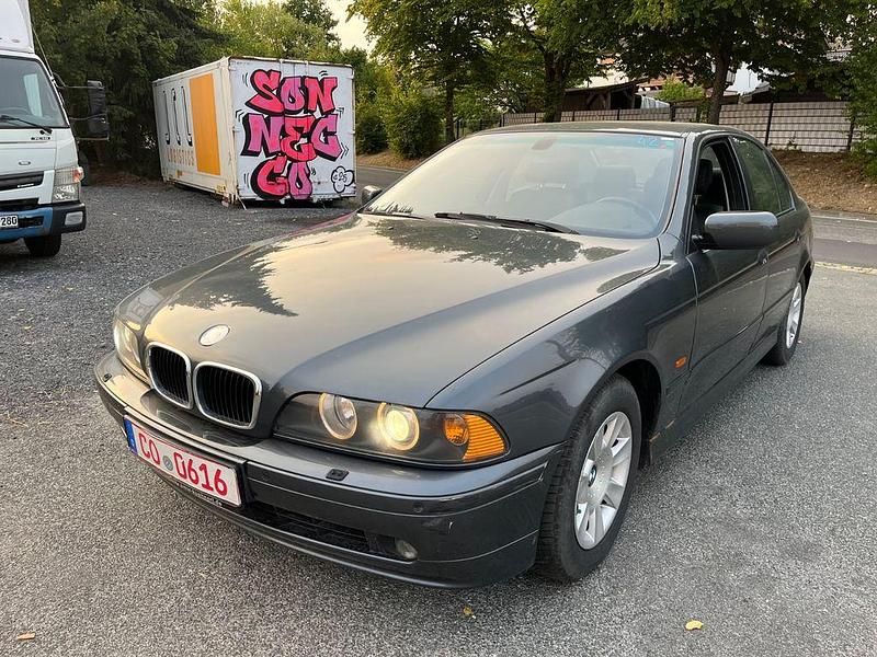Grau Gebraucht 2001 BMW 525 Exclusive Limousine | 2.750 € (Superpreis) - Bild 1/4