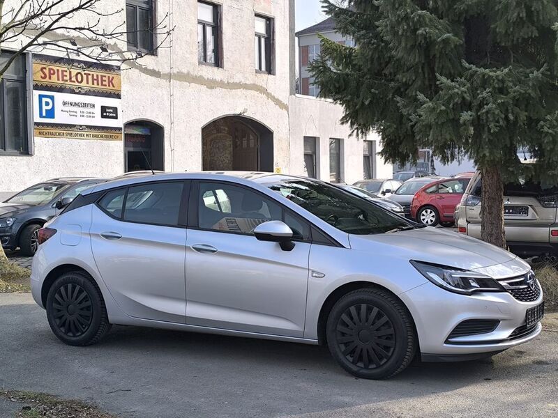 Gebraucht Opel Astra Edition 110 PS (80 kW) 2016 Silber Limousine