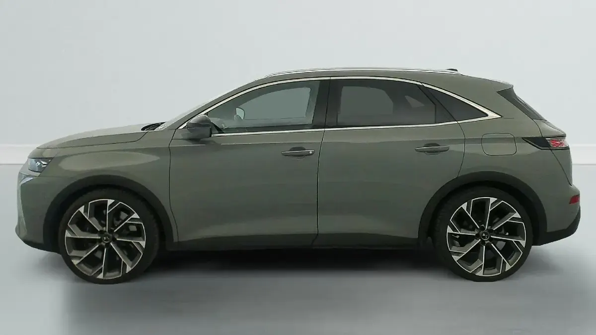 Gebraucht DS Automobiles DS7 Crossback Rivoli 200 PS (147 kW) 2024 Grau (gris laque) SUV