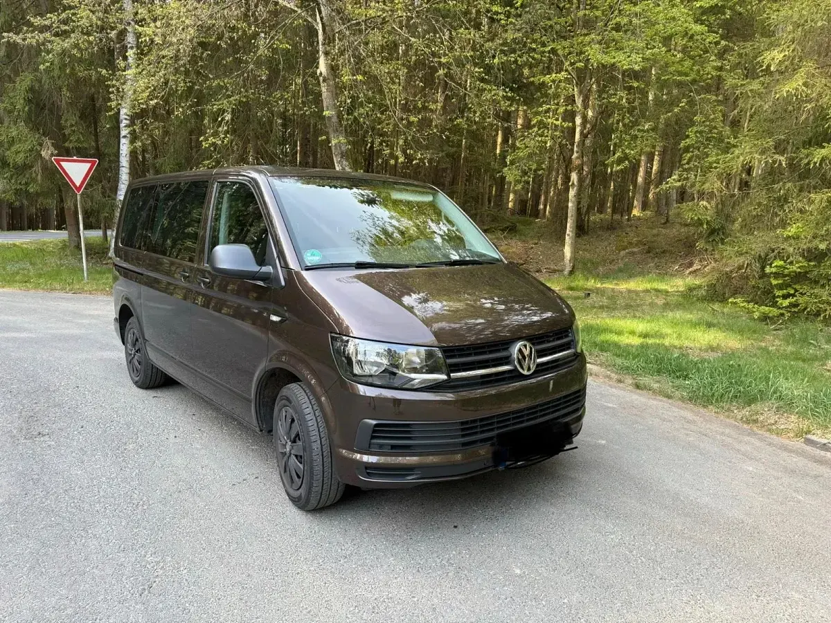 Używany VW Multivan Trendline 150 KM (110 kW) 2019 Brązowy Minivan