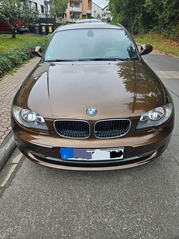 Braun Gebraucht 2010 BMW 116 Kleinwagen | 5.520 € (Etwas zu teuer) - Bild 1/4