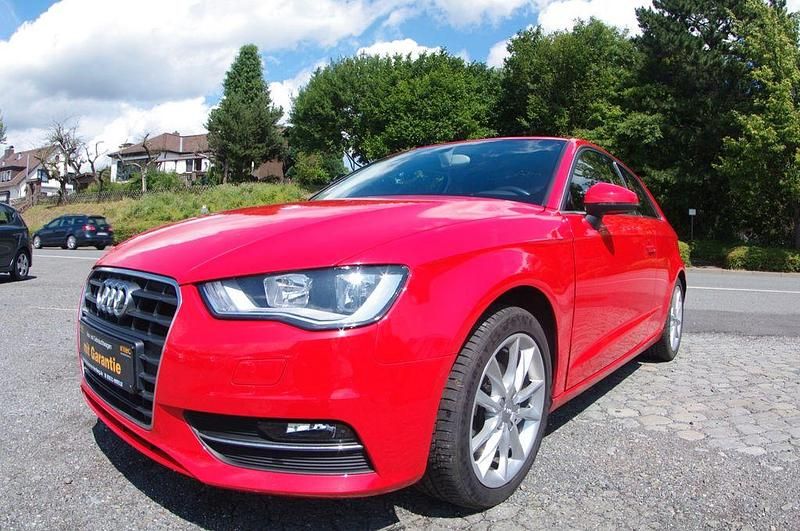 Rot Gebraucht 2013 Audi A3 Attraction Limousine | 8.499 € (Superpreis) - Bild 1/4