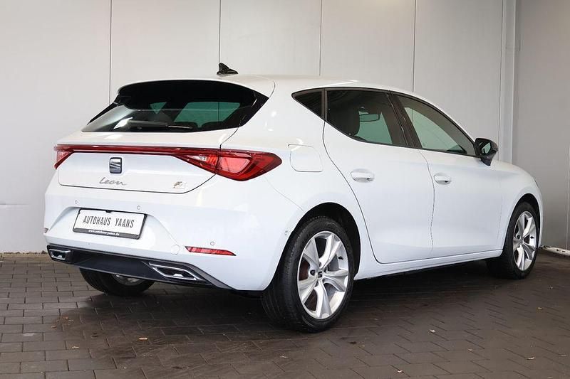 Second-hand Seat Leon FR 204 CP (150 kW) 2021 Alb Berlinǎ