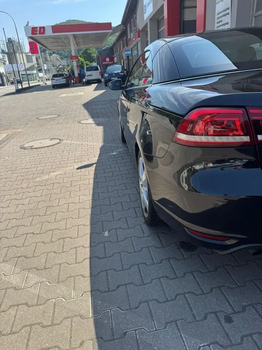 Gebraucht VW Eos 122 PS (89 kW) 2011 Schwarz Cabrio