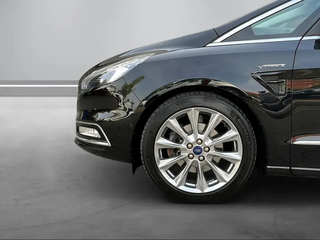 Używany Ford S-MAX Vignale 239 KM (175 kW) 2017 Czarny Minivan