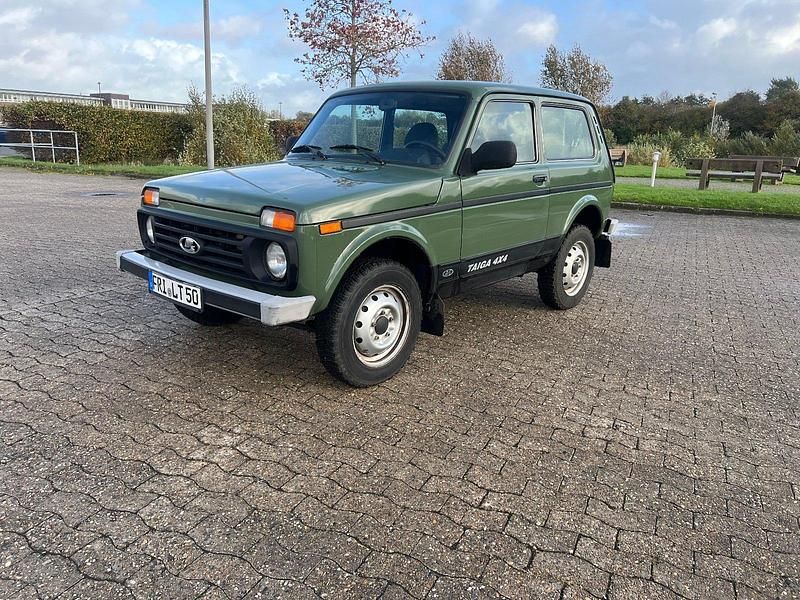 Grün Gebraucht 2016 Lada Taiga SUV | 5.900 € (Superpreis) - Bild 1/4