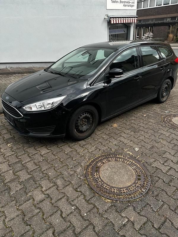 Gebraucht Ford Focus 101 PS (74 kW) 2017 Schwarz Kombi