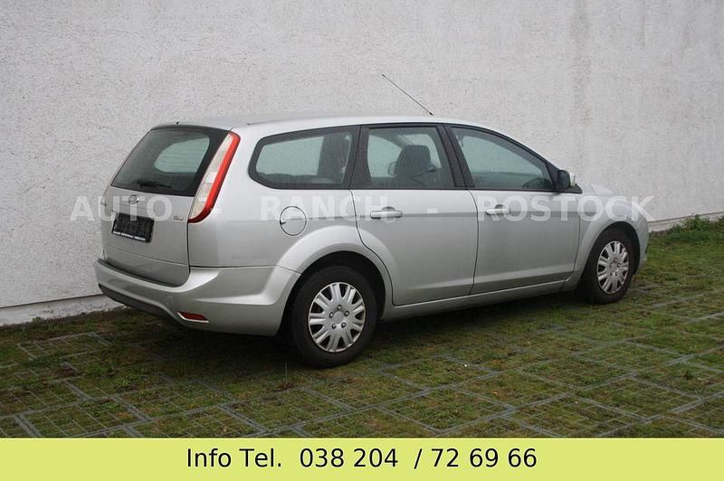 Silber Gebraucht 2008 Ford Focus Ambiente Kombi | 1.500 € (Guter Preis) - Bild 1/4