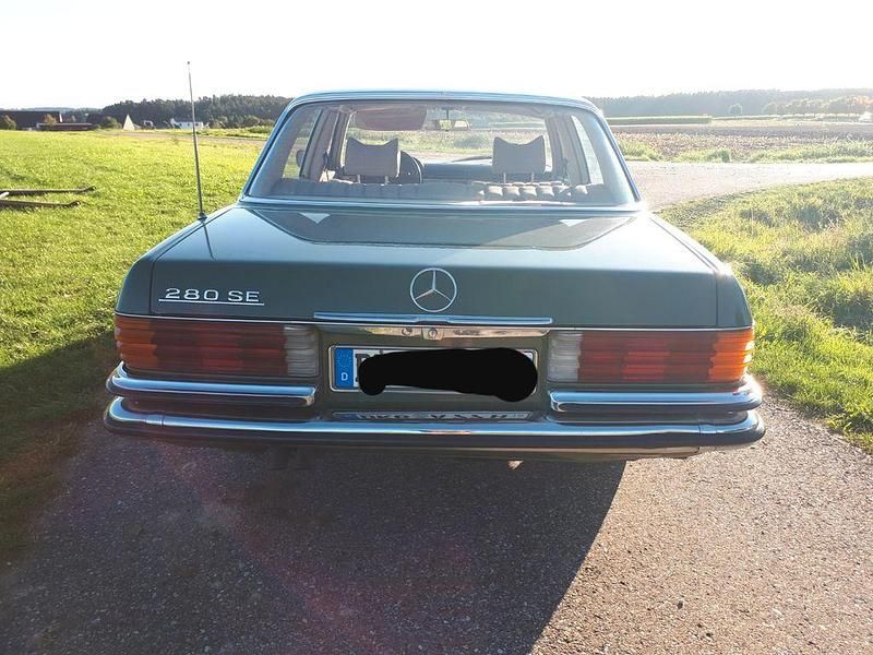 Gebraucht Mercedes E280 177 PS (130 kW) 1977 Grün Limousine