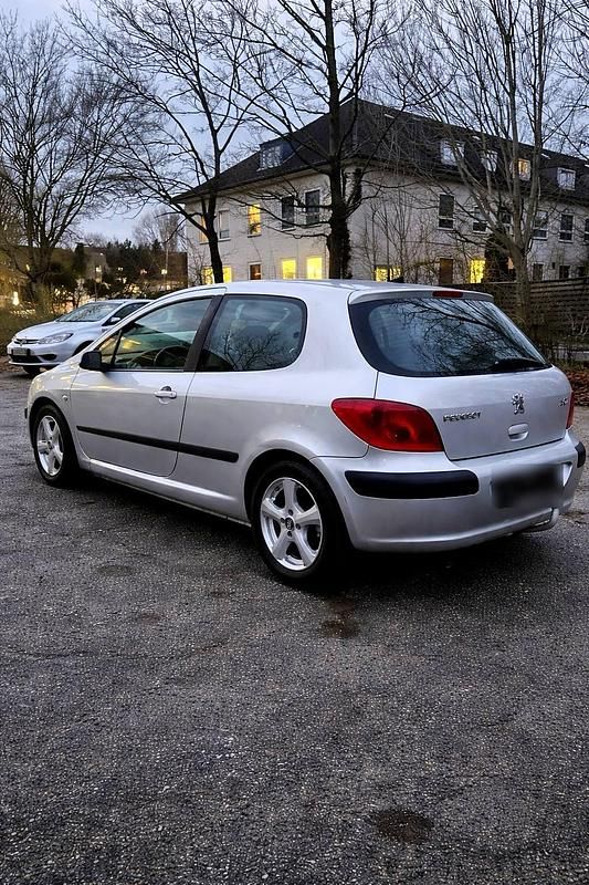 Gebraucht Peugeot 307 110 PS (80 kW) 2003 Silber Limousine