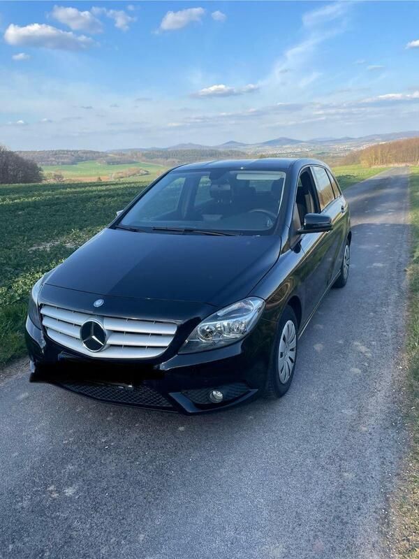 Schwarz Gebraucht 2014 Mercedes B180 Van / Kleinbus | 7.000 € (Guter Preis) - Bild 1/4