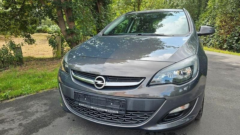 Grau Gebraucht 2013 Opel Astra Kombi | 7.300 € (Fairer Preis) - Bild 1/4