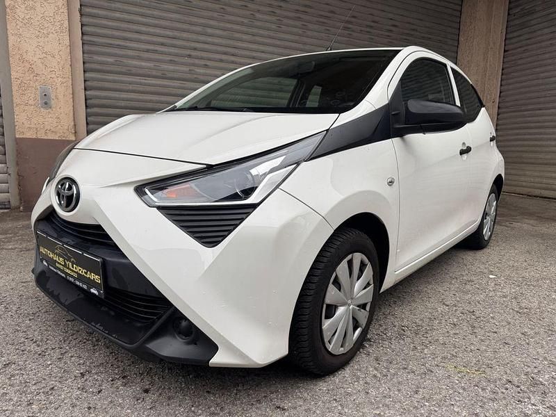 Weiß Gebraucht 2021 Toyota Aygo Kleinwagen | 8.995 € (Fairer Preis) - Bild 1/4