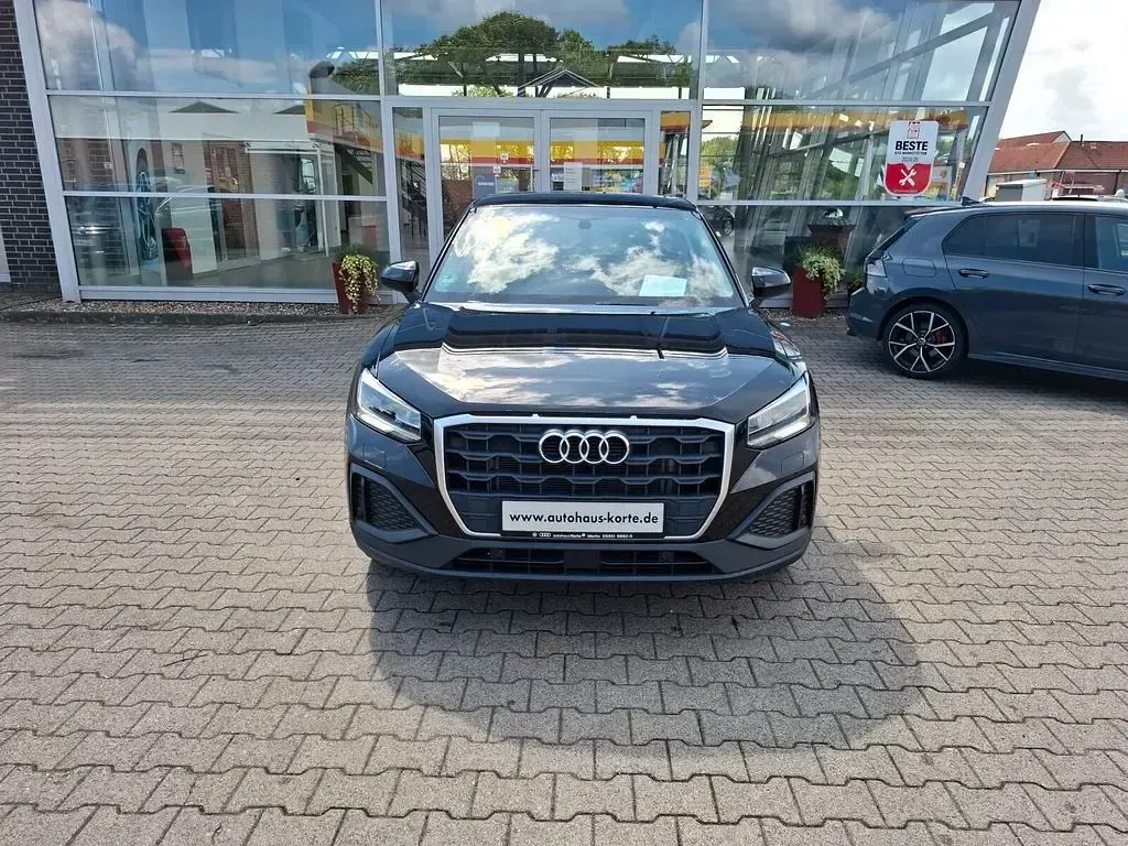 Gebraucht Audi Q2 Basis 150 PS (110 kW) 2022 Schwarz SUV