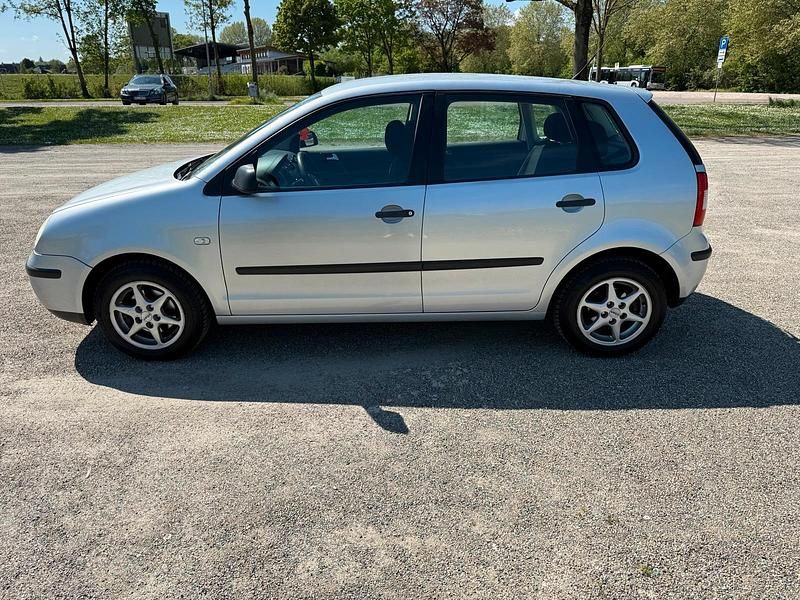 Używany VW Polo 75 KM (55 kW) 2002 Srebrny Hatchback