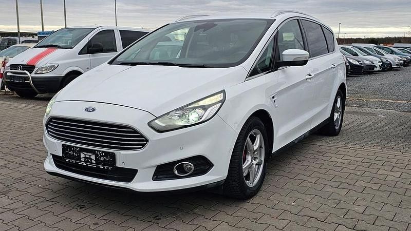 Gebraucht Ford S-MAX Titanium 179 PS (131 kW) 2017 Weiß Van / Kleinbus