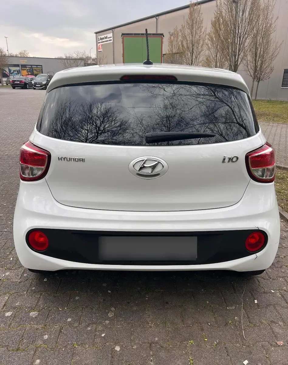Gebraucht Hyundai i10 87 PS (63 kW) 2019 Weiß Kleinwagen