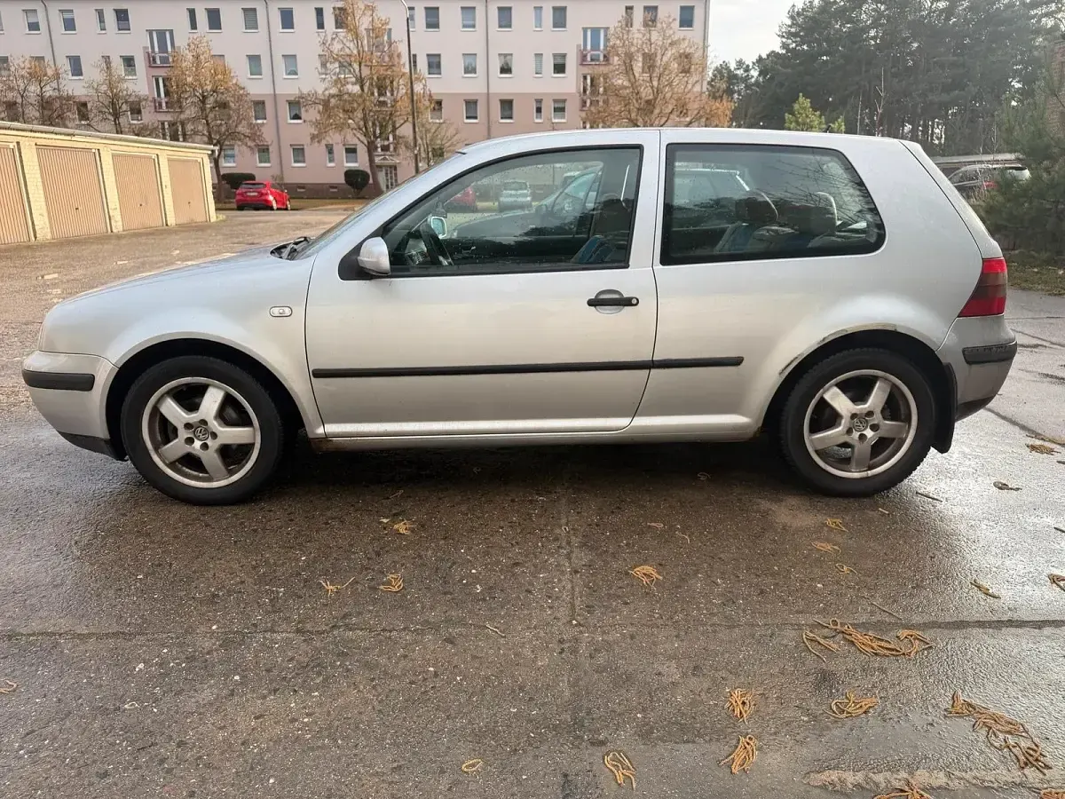 Gebraucht VW Golf IV 75 PS (55 kW) 2000 Silber Kleinwagen