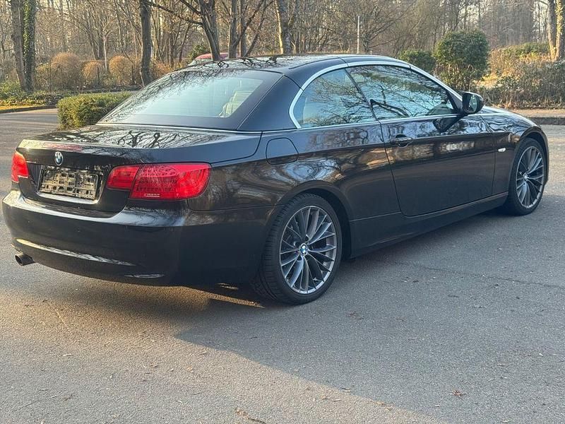 Gebraucht BMW 320 Cabriolet Exclusive 170 PS (125 kW) 2013 Schwarz Cabrio