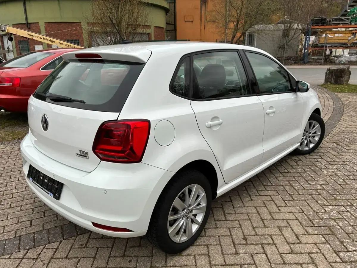 Gebraucht VW Polo Comfortline 90 PS (66 kW) 2015 Weiß Kleinwagen